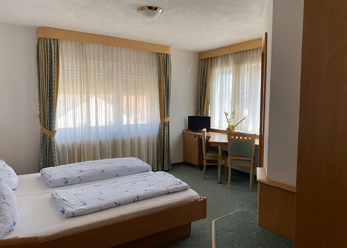 Landgasthaus Zum Hirsch מלון 3*